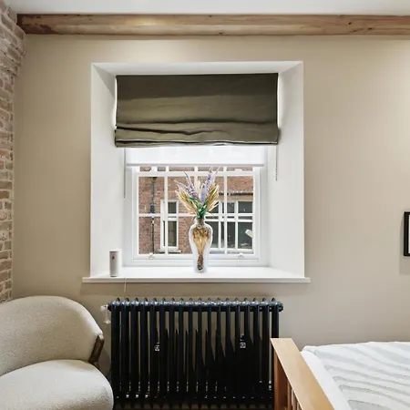 Preachers Yard - Historic Apartamento